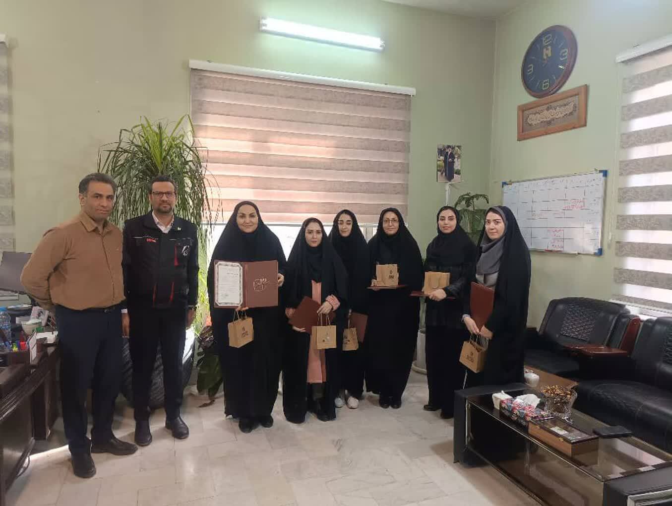 تقدیر از بانوان شاغل در شرکت قند چناران به مناسبت ولادت حضرت فاطمه (س) و روز زن